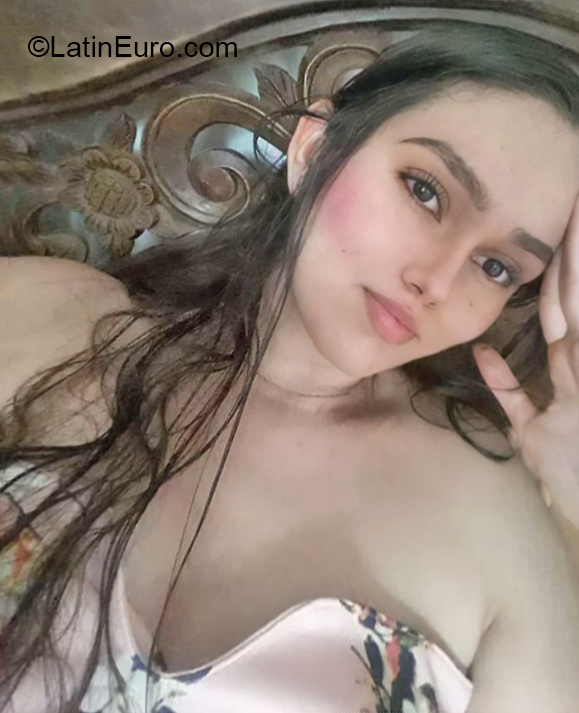 Date this sensual Colombia girl Karen from Medellin CO31394
