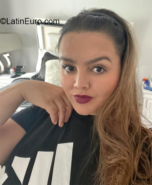 Date this delightful United States girl Fernanda from New York US21623