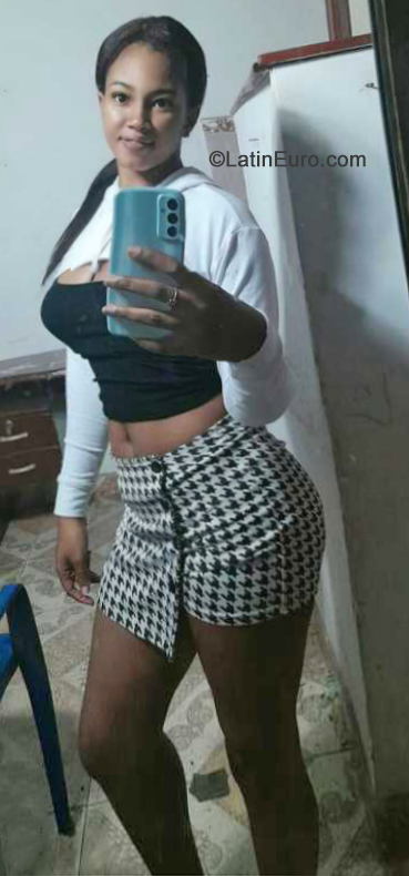 Date this happy Colombia girl Diana graciela from Cali CO31404