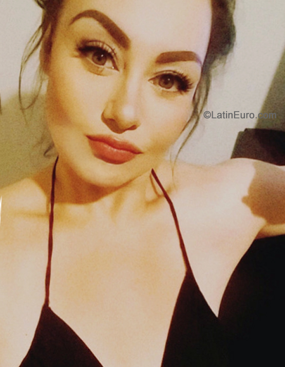 Date this happy Mexico girl Belen from Guadalajara MX2564