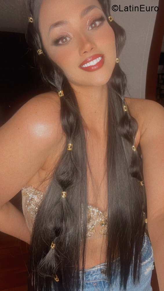 Date this pretty Colombia girl Karla from Bogota CO31424