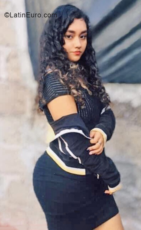 Date this lovely Mexico girl ARI from Toluca MX2590