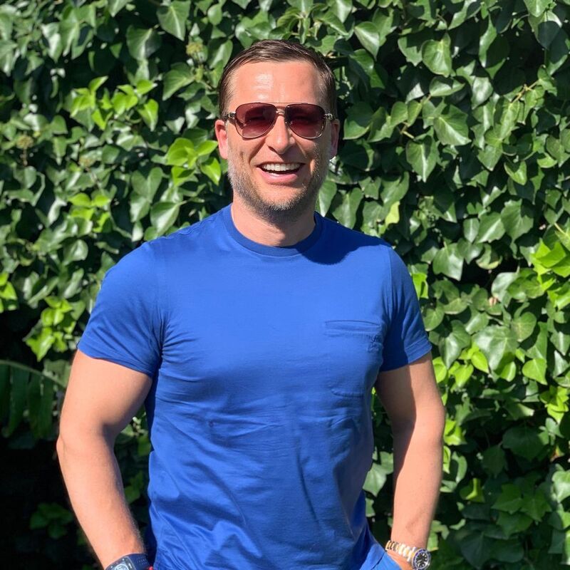 Date this voluptuous United States man Jed from California US21678