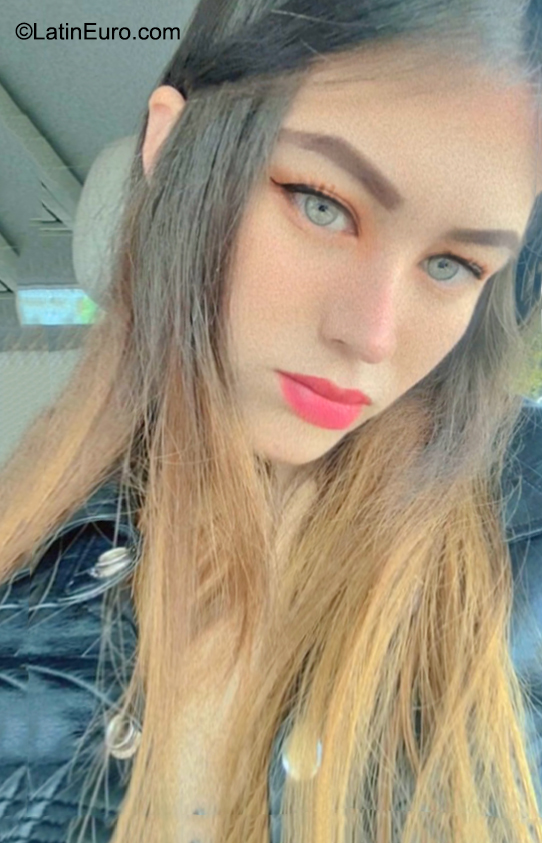 Date this nice looking Mexico girl Abi from Mexico City MX2583