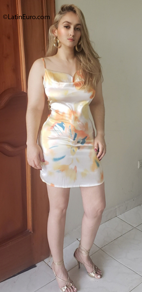 Date this delightful Dominican Republic girl Alondra from Santiago DO40754