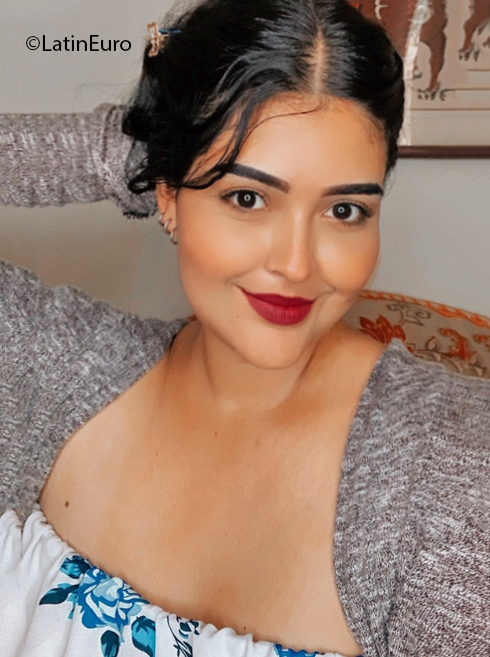 Date this attractive Colombia girl Dannie from Cali CO31643