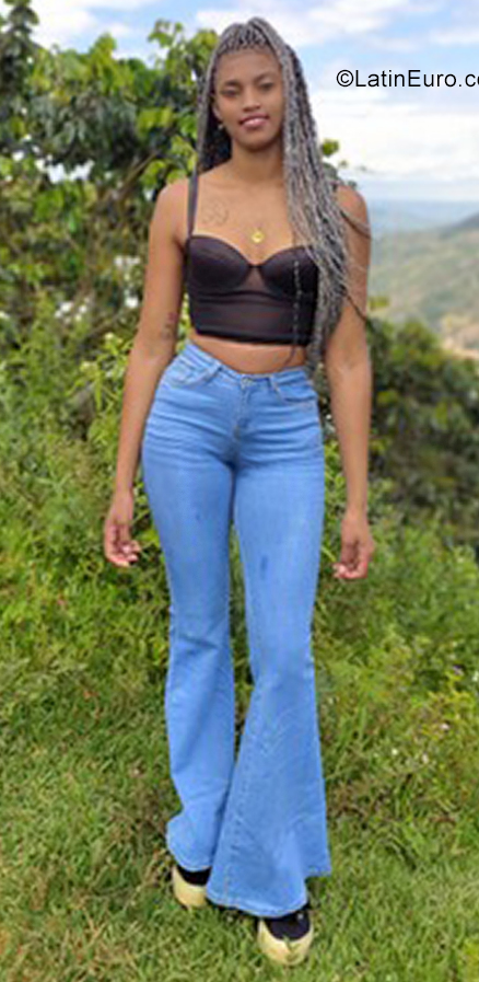Date this exotic Colombia girl Mara from Cali CO31681