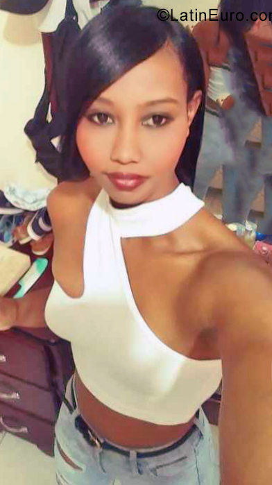Date this tall Dominican Republic girl Mireya from Santiago DO40788