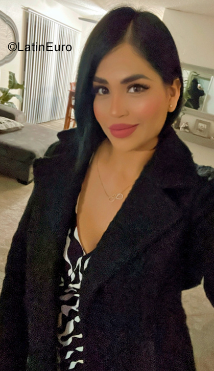 Date this lovely United States girl Maribel from San Diego US21728