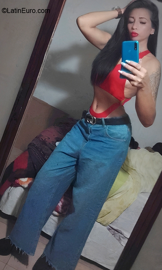 Date this good-looking Argentina girl Carolina from Buenos Aires AR872