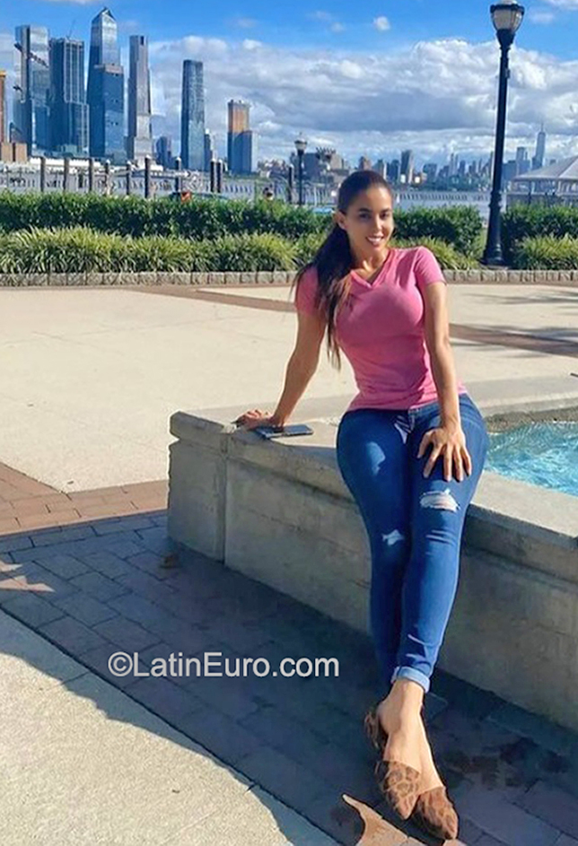 Date this delightful United States girl Rosmery from New York US21760