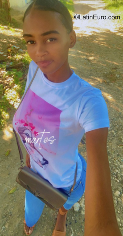 Date this good-looking Dominican Republic girl Karen from Santo Domingo Este DO40876