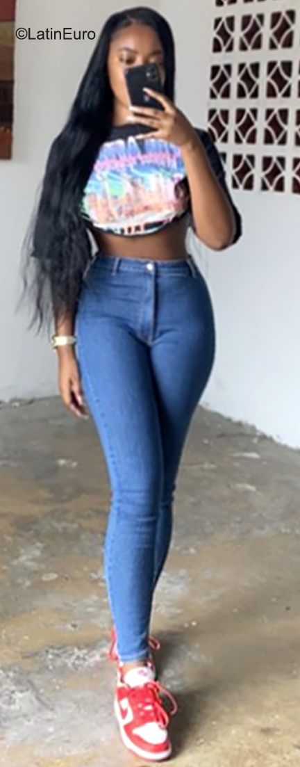 Date this sultry Colombia girl Viiviana from Medellin CO31812