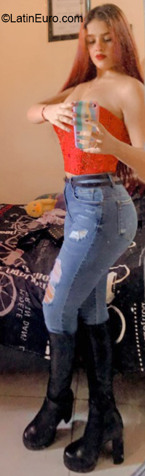 Date this young Colombia girl Andrea from Medellin CO31872
