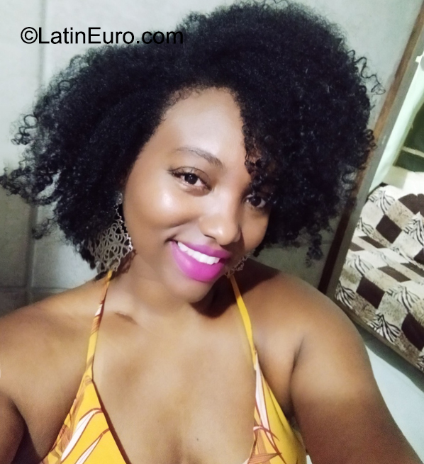 Date this athletic Brazil girl Sumaia from Uberaba BR11996