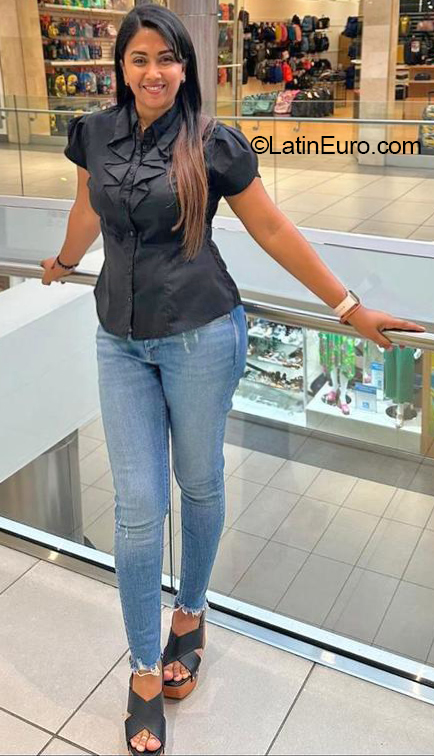 Date this tall Dominican Republic girl Wendy from Santo Domingo DO40953