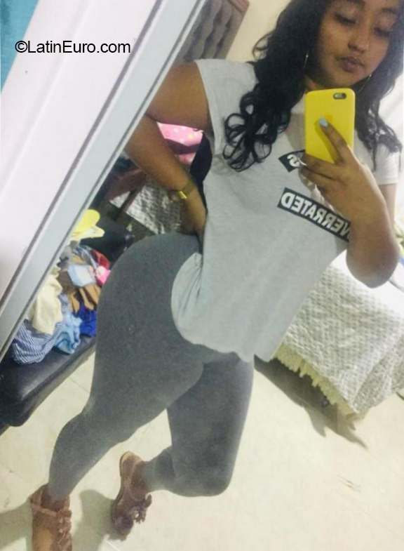 Date this exotic Dominican Republic girl Nicky from Santo Domingo DO40964