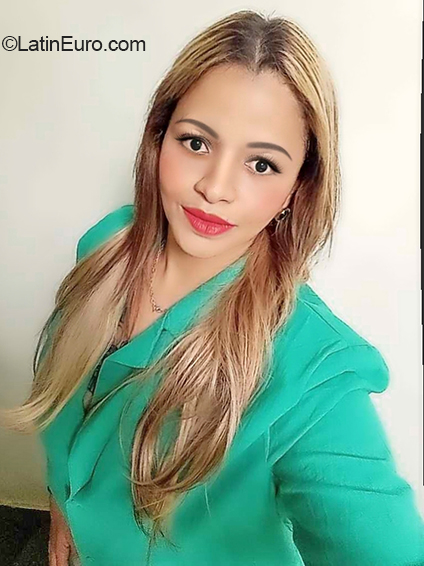 Date this athletic Brazil girl Aline from Brasília BR12124