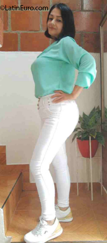 Date this attractive Colombia girl Rocio from Cali CO32004