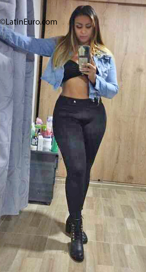 Date this attractive Colombia girl Ana Milena from Cali CO32011