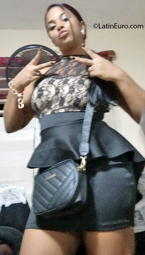 Date this foxy Cuba girl Dany from Holguín CU822