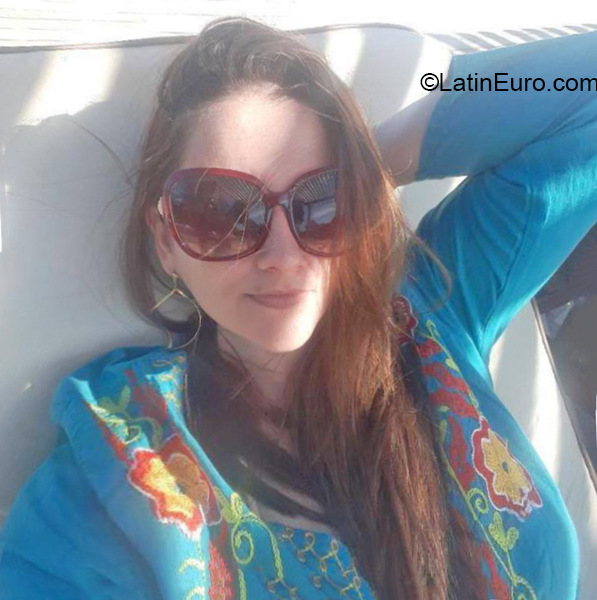 Date this voluptuous Brazil girl Cledianne from Fortaleza BR12178