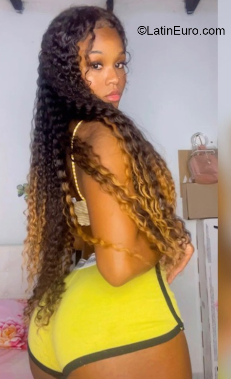 Date this voluptuous Colombia girl Alejandra from Medellin CO32083