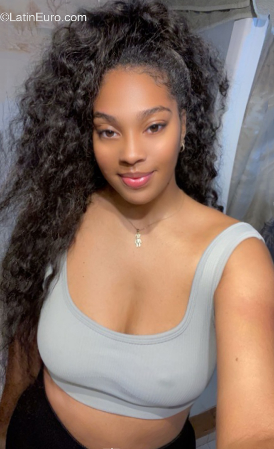 Date this nice looking Spain girl Michel from Barcelona ES733