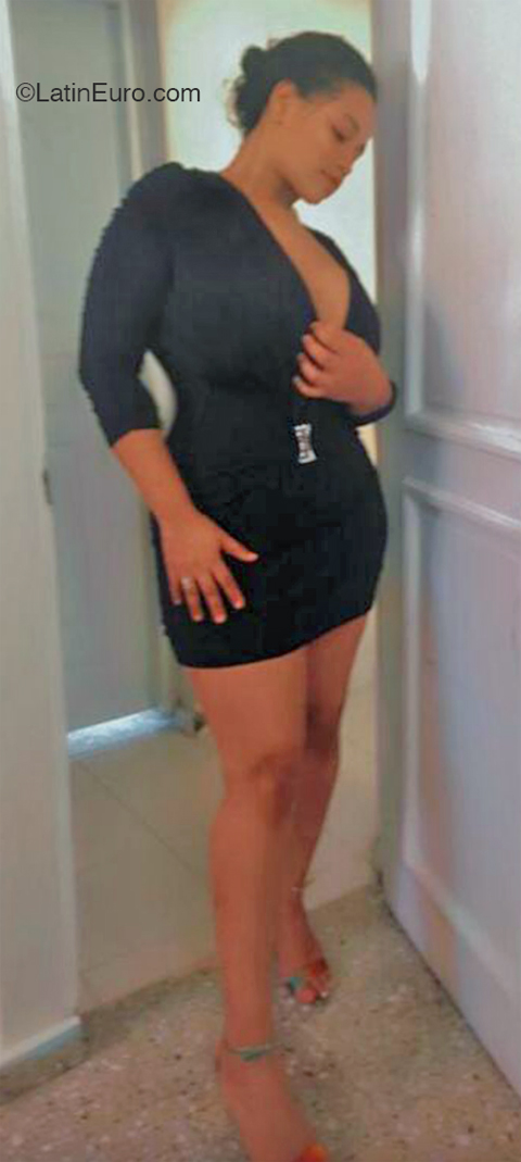 Date this hard body Dominican Republic girl Ana from Santiago DO41194