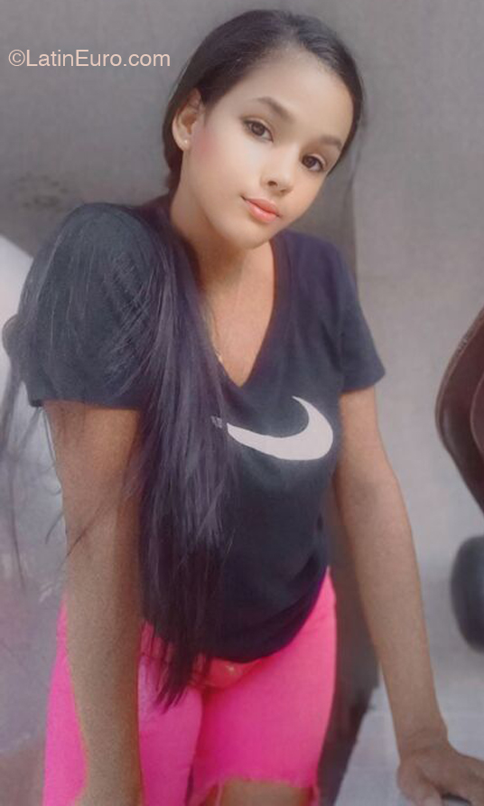 Date this exotic Dominican Republic girl Lisanna from Santiago DO43934