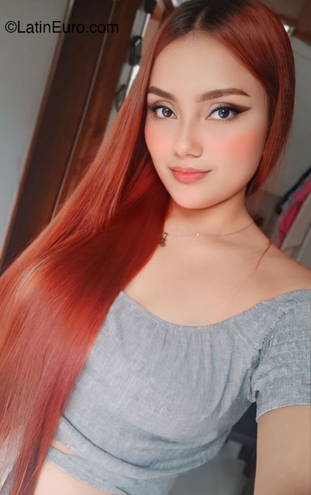 Date this happy Colombia girl Yerli from Bogota CO32326