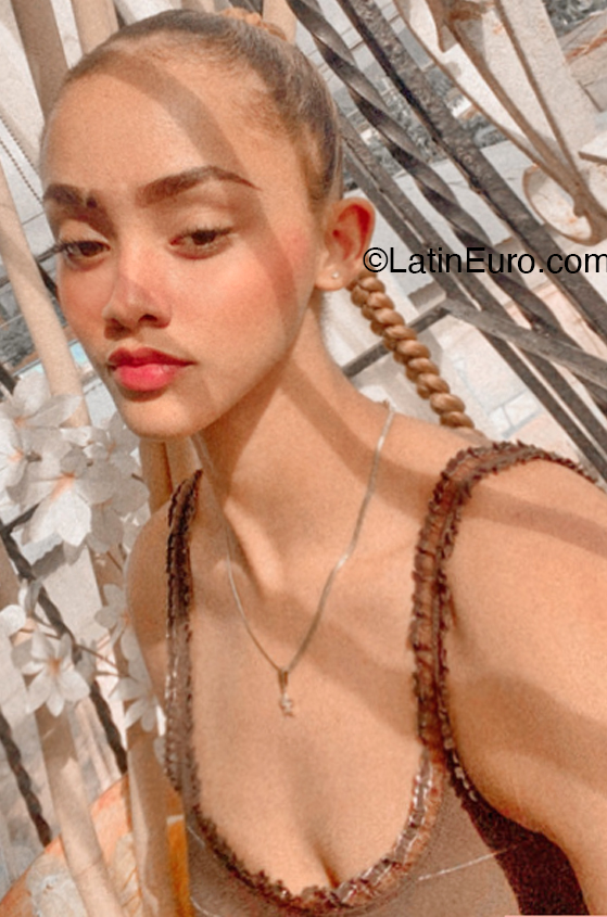 Date this sultry Dominican Republic girl Genesis from Monsenor Nouel DO45789