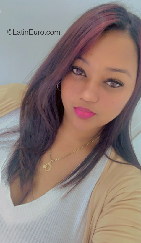 Date this happy Dominican Republic girl Scarlen from Santo Domingo DO46059