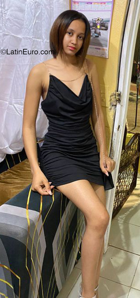 Date this nice looking Dominican Republic girl Arlin from Santo Domingo DO46408