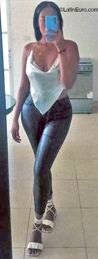 Date this happy Colombia girl Nayelly from Bogota CO32495