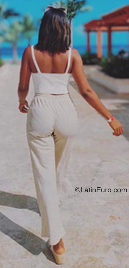 Date this stunning Dominican Republic girl Elen from Santiago De Los Caballeros DO46708