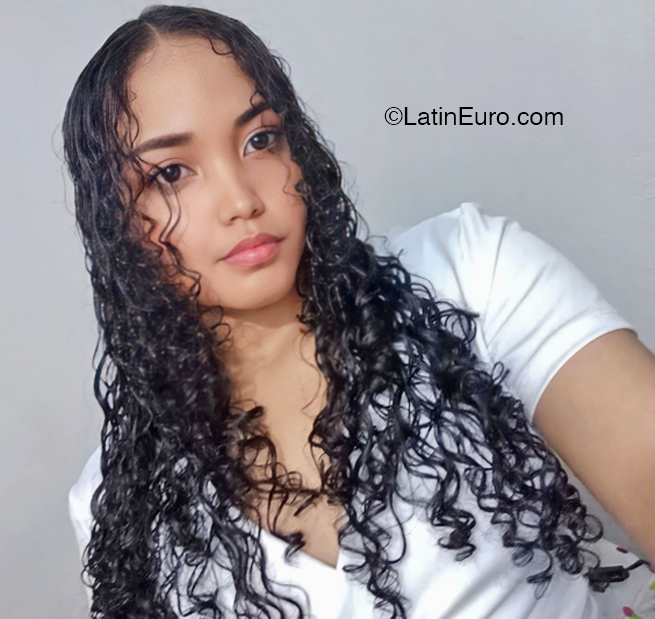 Date this hot Colombia girl Maria from Medellin CO32576