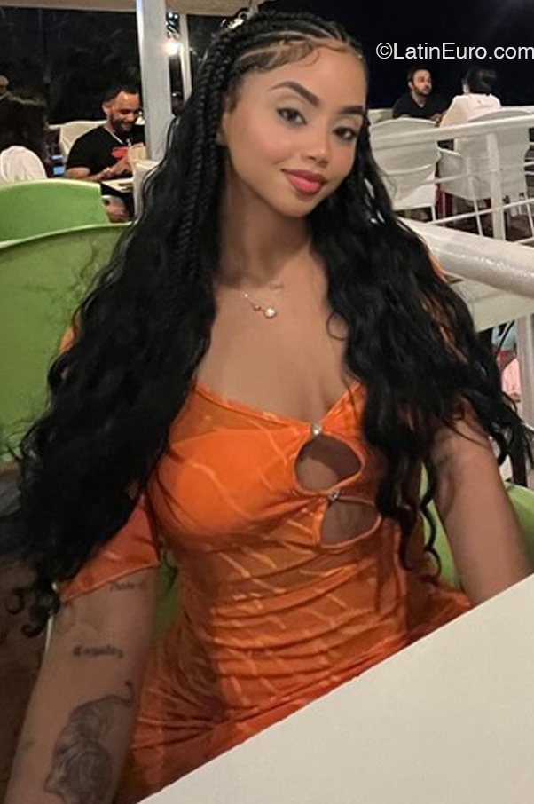Date this pretty Dominican Republic girl Claris from Santo Domingo DO48614