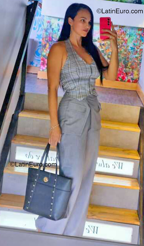 Date this charming Colombia girl Liliam from Cali CO32813