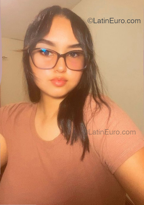 Date this pretty Panama girl Cri from Colon PA1383