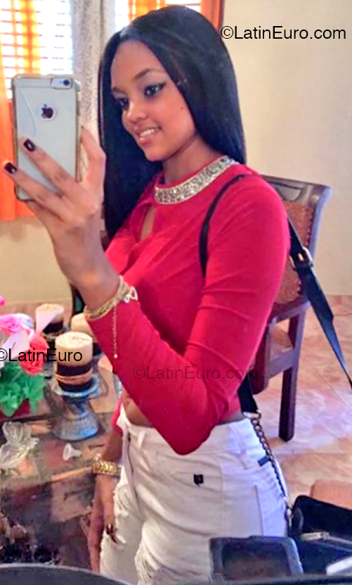 Date this good-looking Dominican Republic girl Elaine from Santiago DO55775