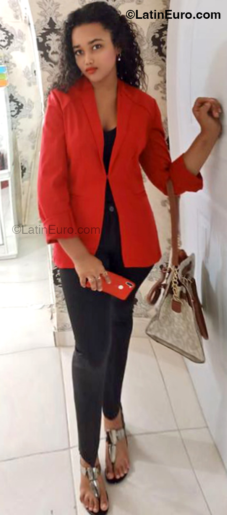Date this sultry Dominican Republic girl  from Santo Domingo DO52398