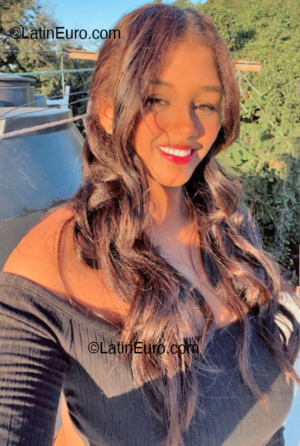 Date this tall Dominican Republic girl Danyelis from Santo Domingo DO52649