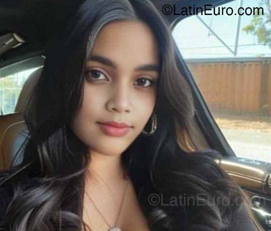 Date this attractive Dominican Republic girl Nahomy from Santo Domingo DO52741