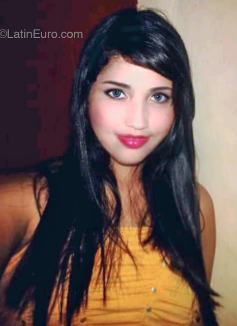 Date this hot Venezuela girl Ginebra from Caracas VE4929