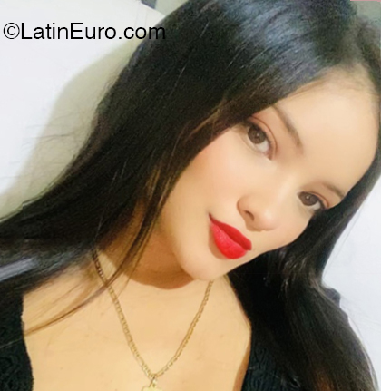 Date this tall Colombia girl Mariana Serna from Cali CO33000