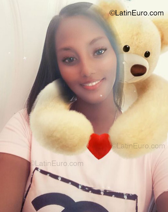 Date this happy Dominican Republic girl Betz from Santo Domingo DO53107