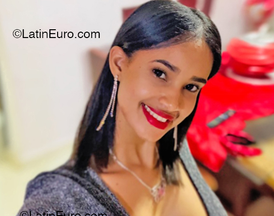 Date this hard body Dominican Republic girl Dily from La Vega DO53191