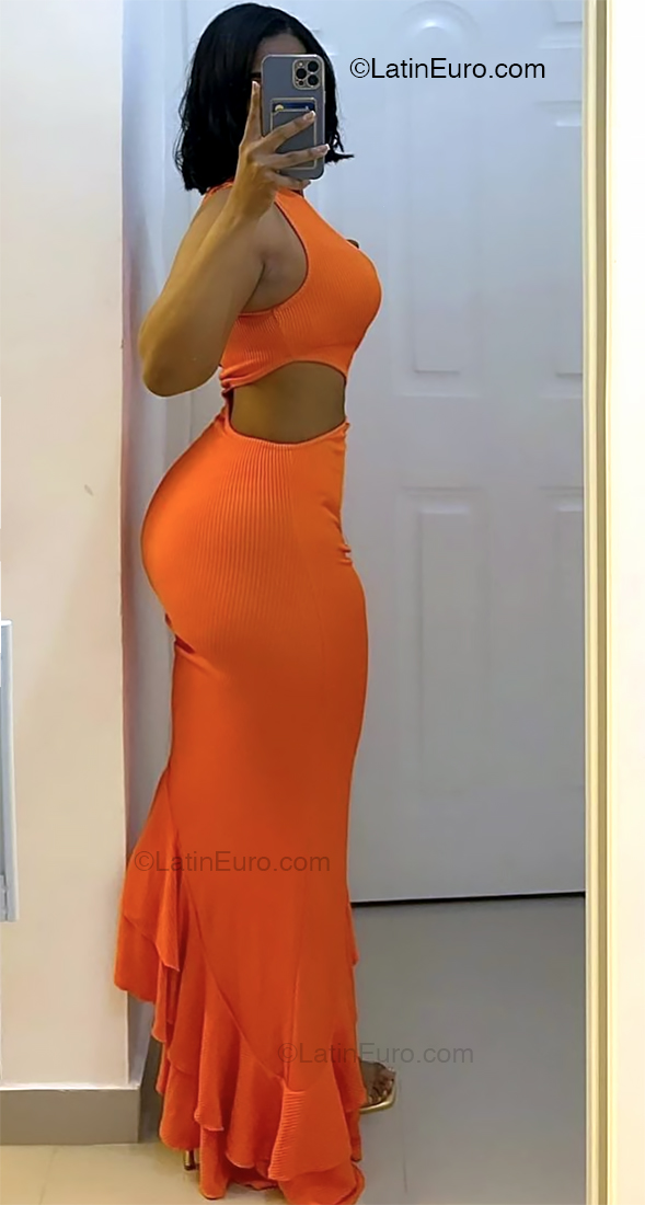 Date this gorgeous Dominican Republic girl Yenifer from Santo Domingo DO53410