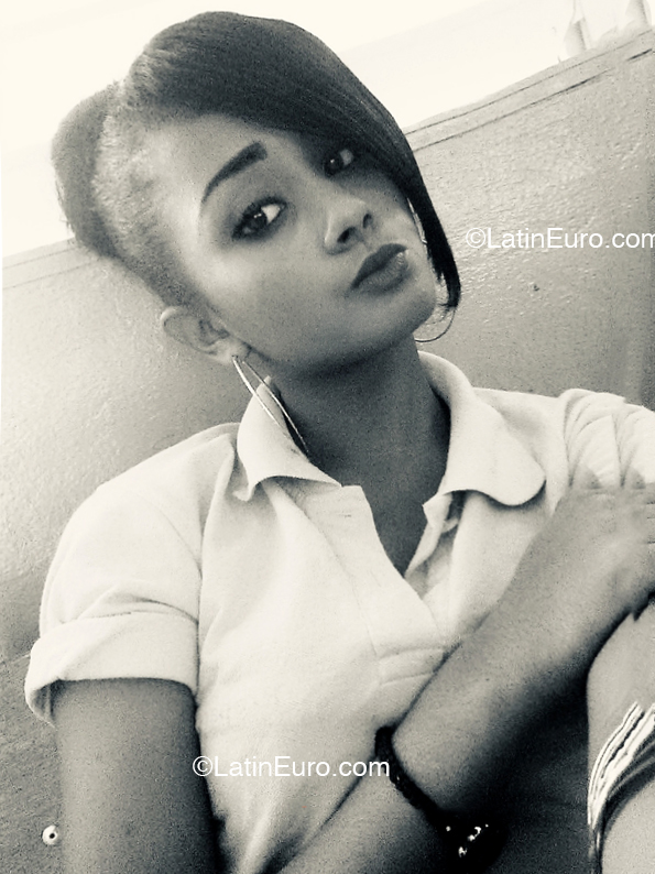 Date this charming United States girl Meralis from Miami US25071